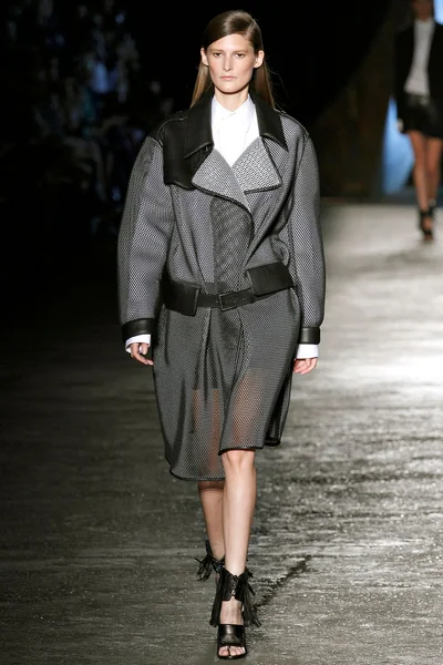 Look 12